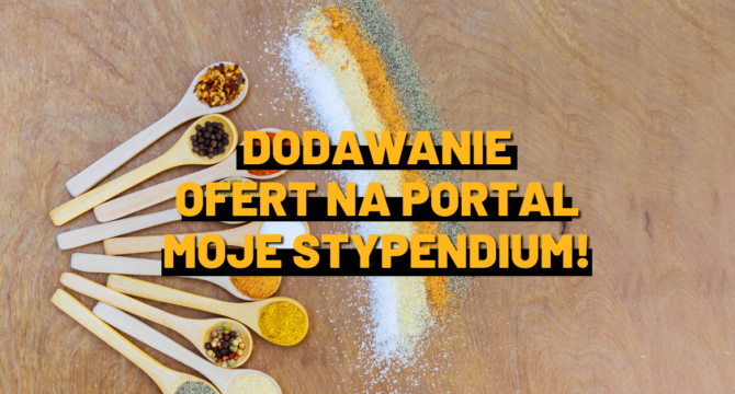 Dodawanie ogłoszeń na portal Moje Stypendium - baner z pomarańczowym napisem na tle przypraw na drewnianych łyźkach