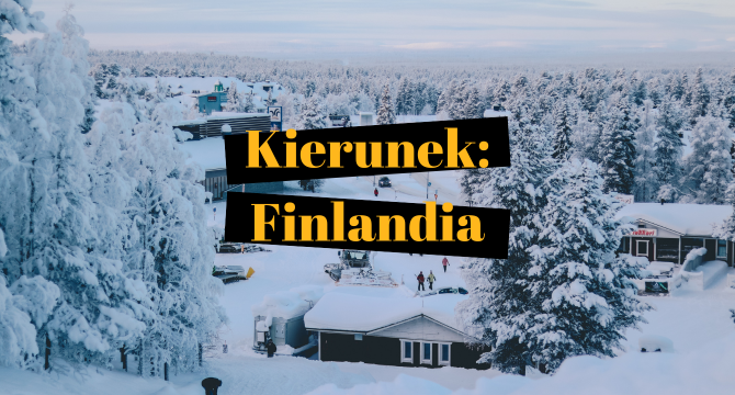 Zdjęcie przedstawia zaśnieżony krajobraz Laponii. W centralnym punkcie grafiki wstawiony jest żółty napis "Kierunek: Finlandia"