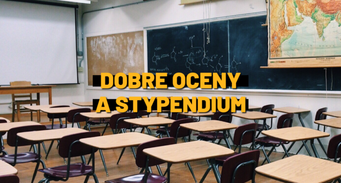 Dobre oceny a stypendium - pomarańczowy napis na tle klasy